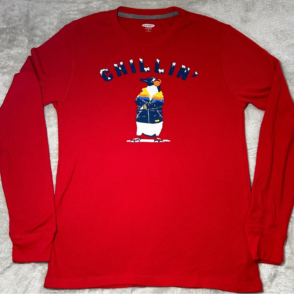 Old Navy Men's Thermal Knit Shirt Medium Chillin' Penguin Graphic L/Sleeve Red